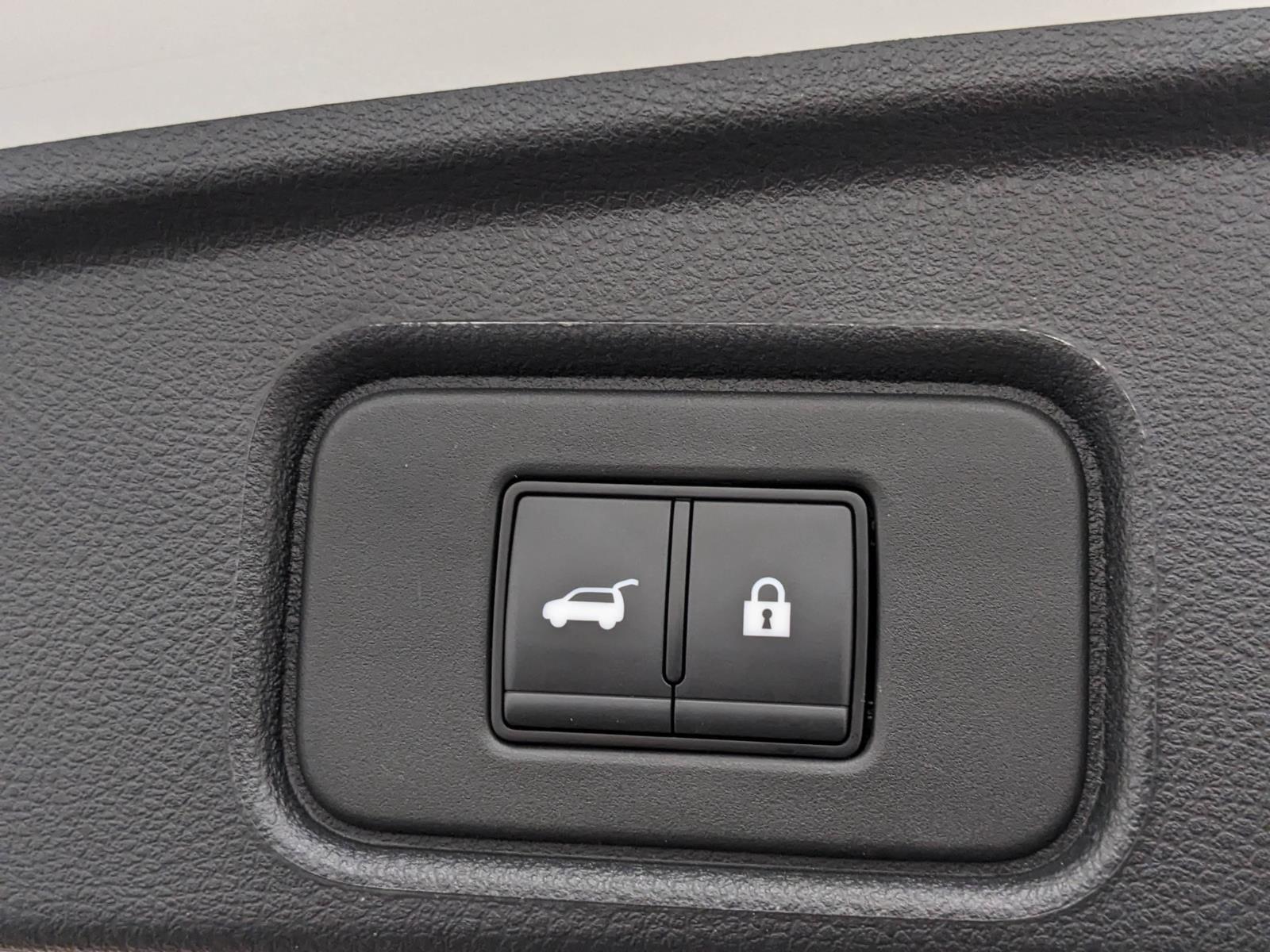 2024 Nissan Pathfinder SL photo 3