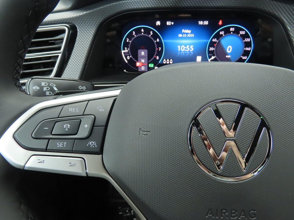 2026 Volkswagen Atlas Cross Sport SEL R-Line photo 11