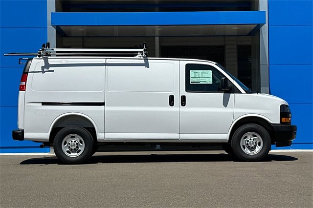 2025 Chevrolet Express Cargo 2500 photo 3