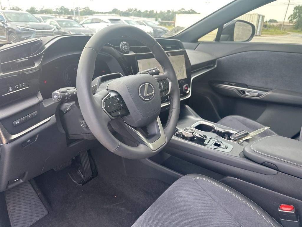 2024 Lexus RZ 450e Luxury photo 2