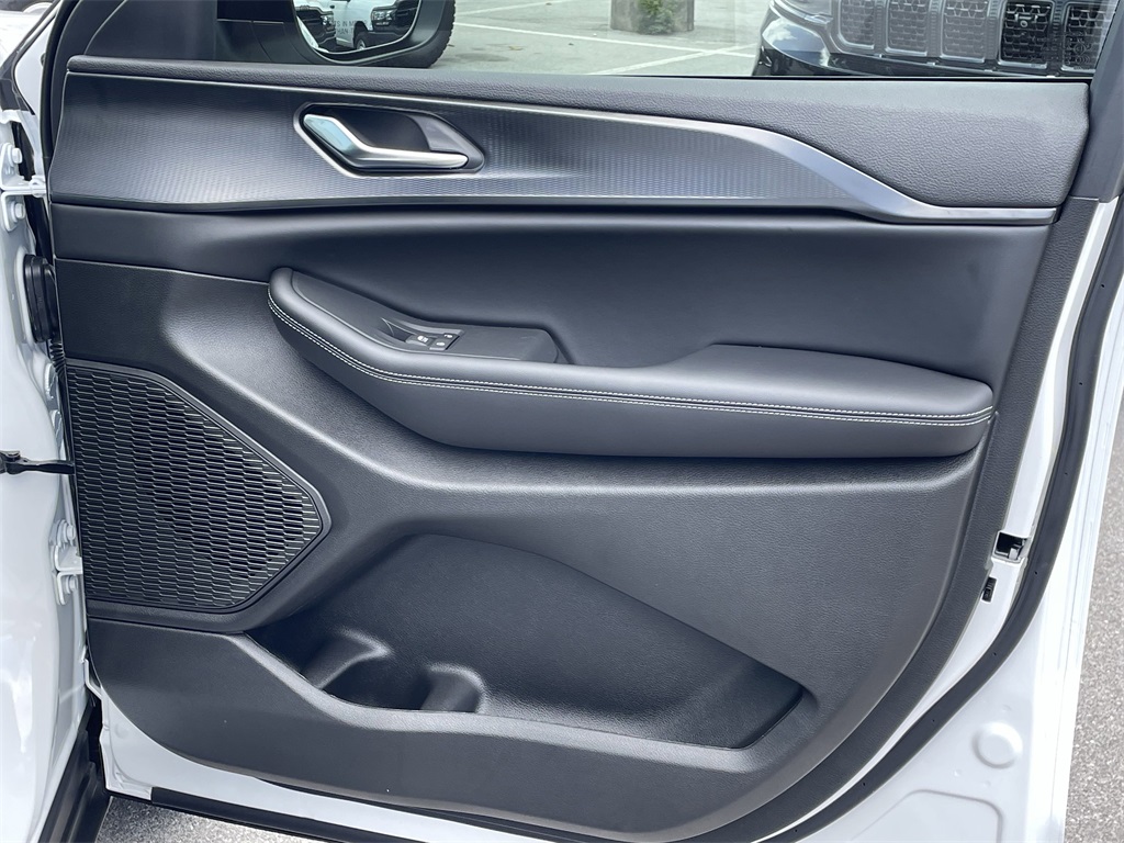2025 Jeep Grand Cherokee Laredo X photo 30