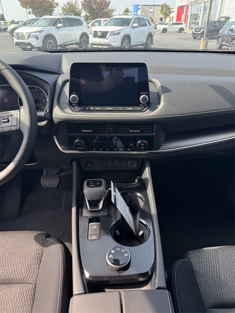 2026 Nissan Rogue SV photo 11