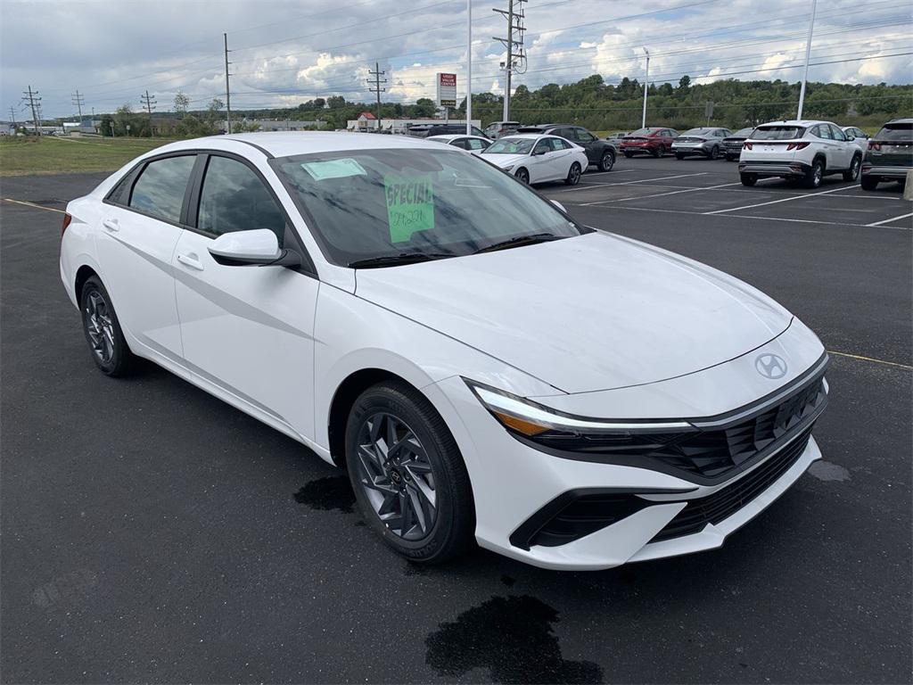 2025 Hyundai Elantra Blue's photo