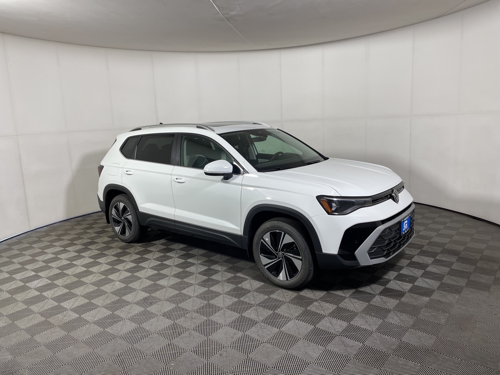 2025 Volkswagen Taos SE's photo