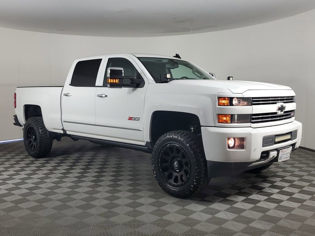 2016 Chevrolet Silverado 2500HD LT photo 2