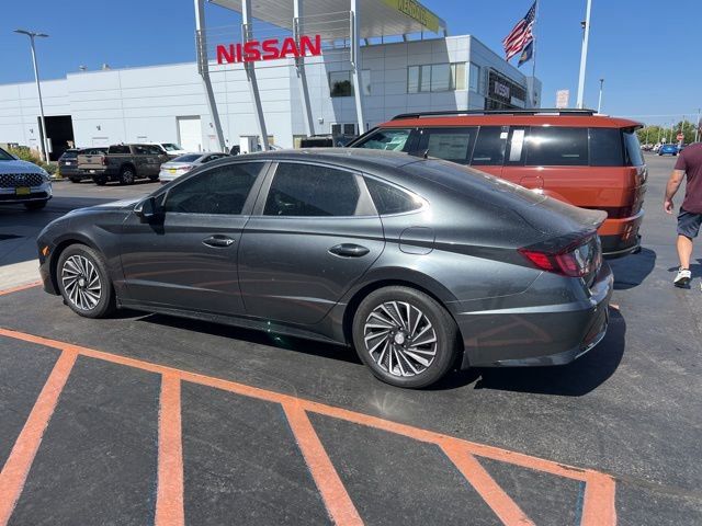 2022 Hyundai Sonata Hybrid Limited photo 2