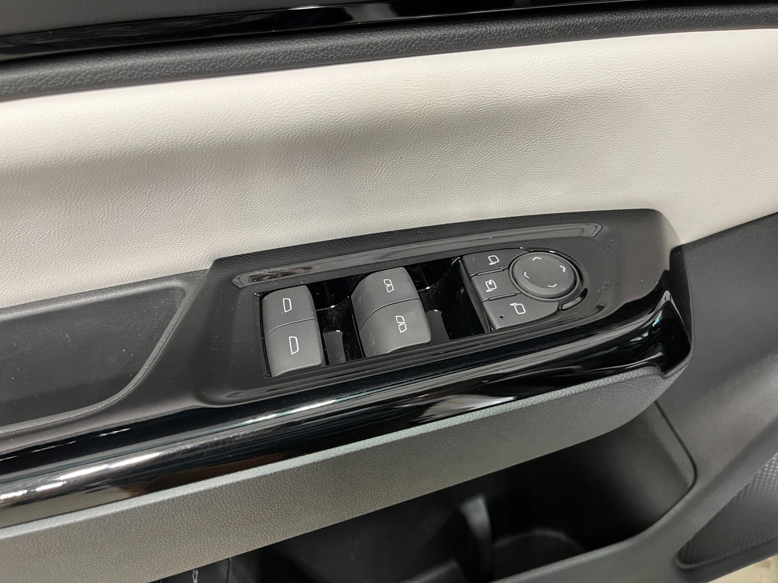 2025 Honda Prologue Elite photo 11
