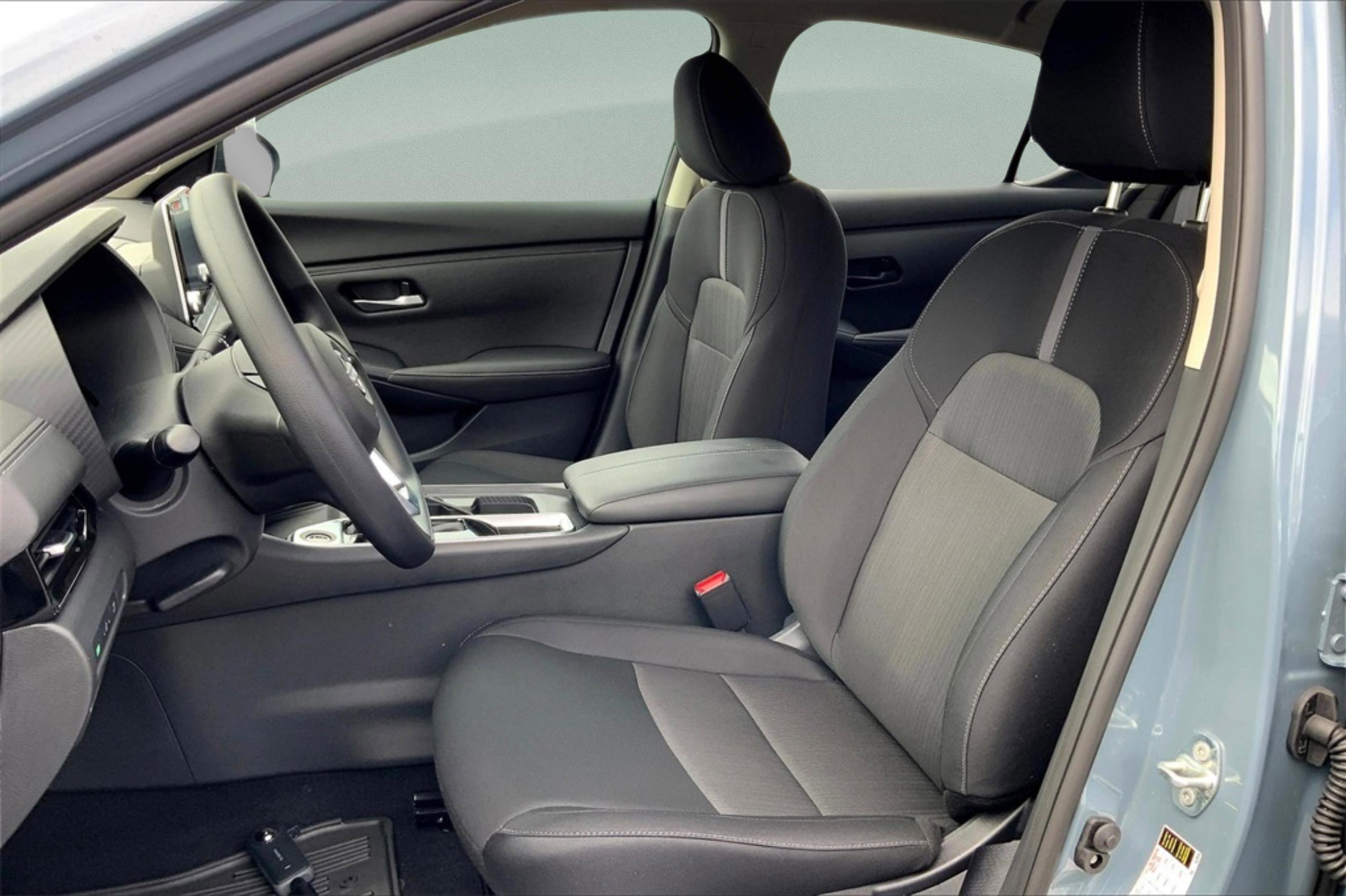 2025 Nissan Sentra SV photo 9