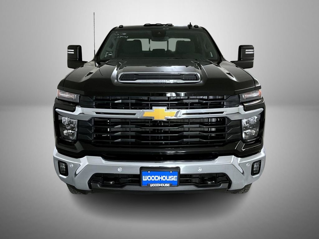 2025 Chevrolet Silverado 2500HD LT photo 2