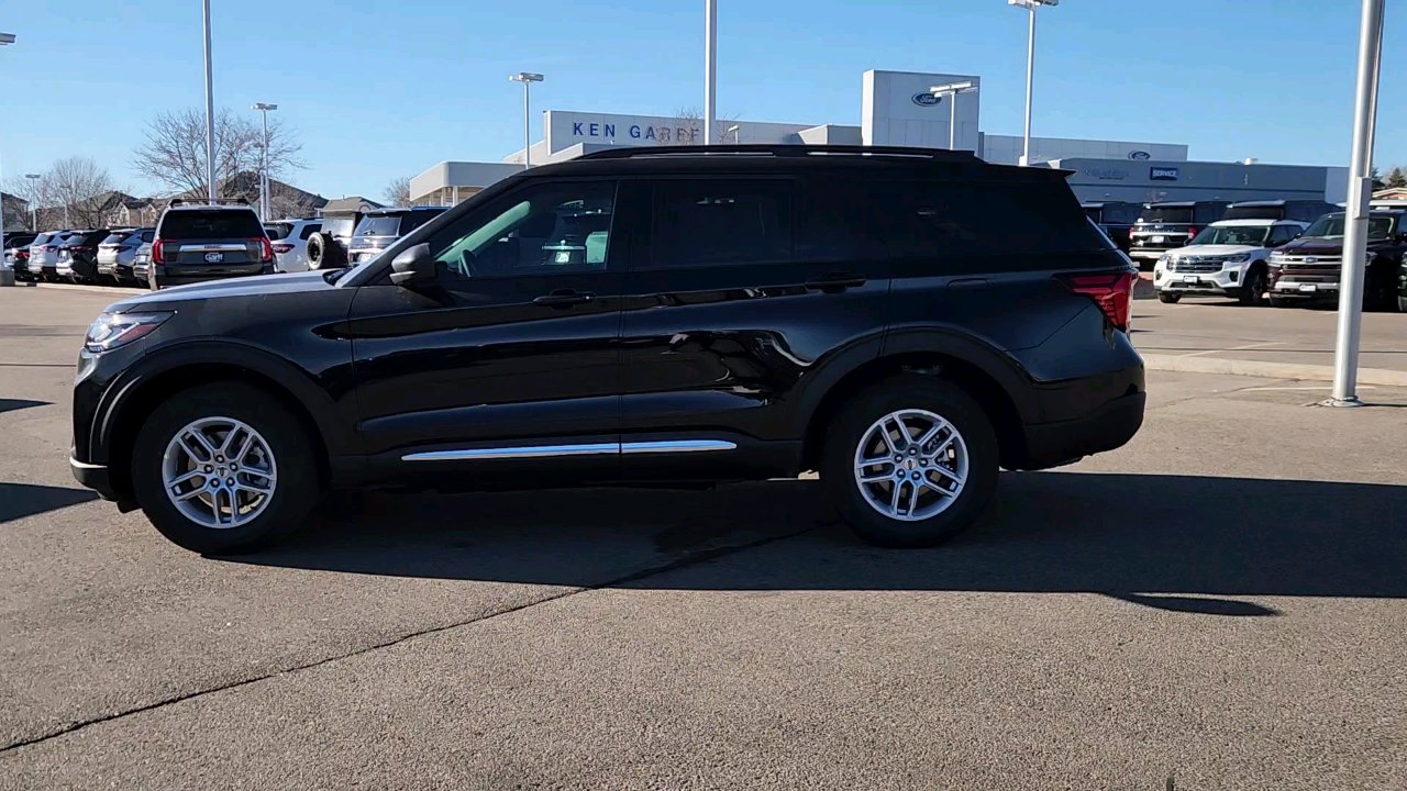 2025 Ford Explorer photo 4