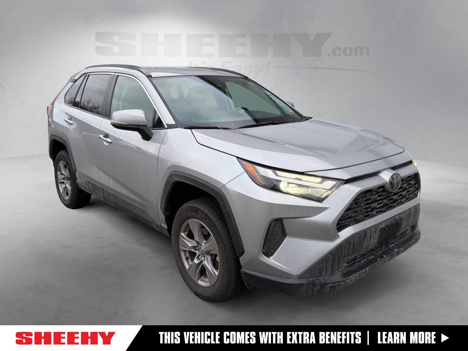 2024 Toyota RAV4 XLE's photo