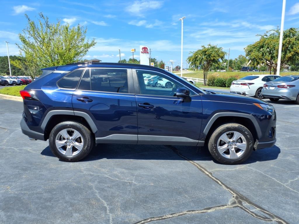 2022 Toyota RAV4 XLE photo 7