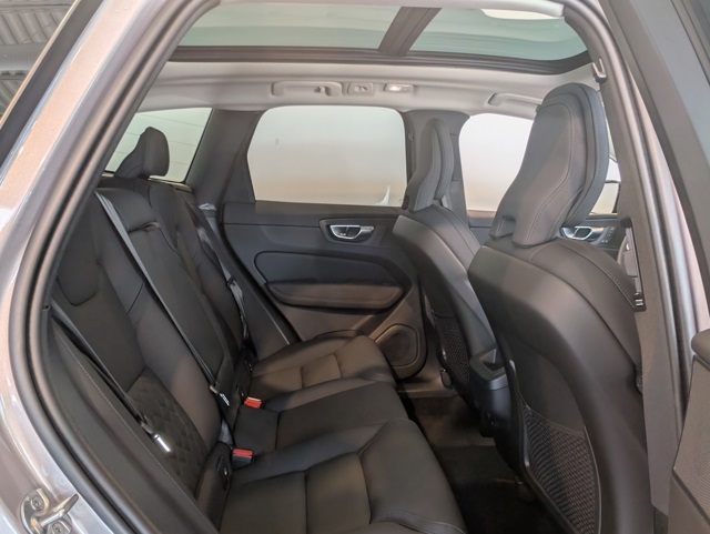 2026 Volvo XC60 B5 Plus photo 25