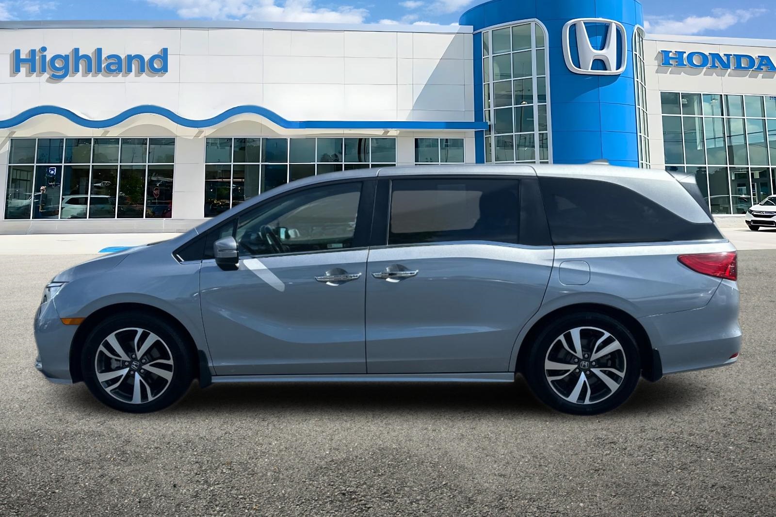 2023 Honda Odyssey Touring photo 2