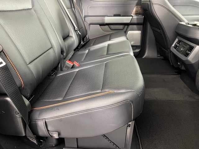 2025 Ford F-350 Lariat photo 24