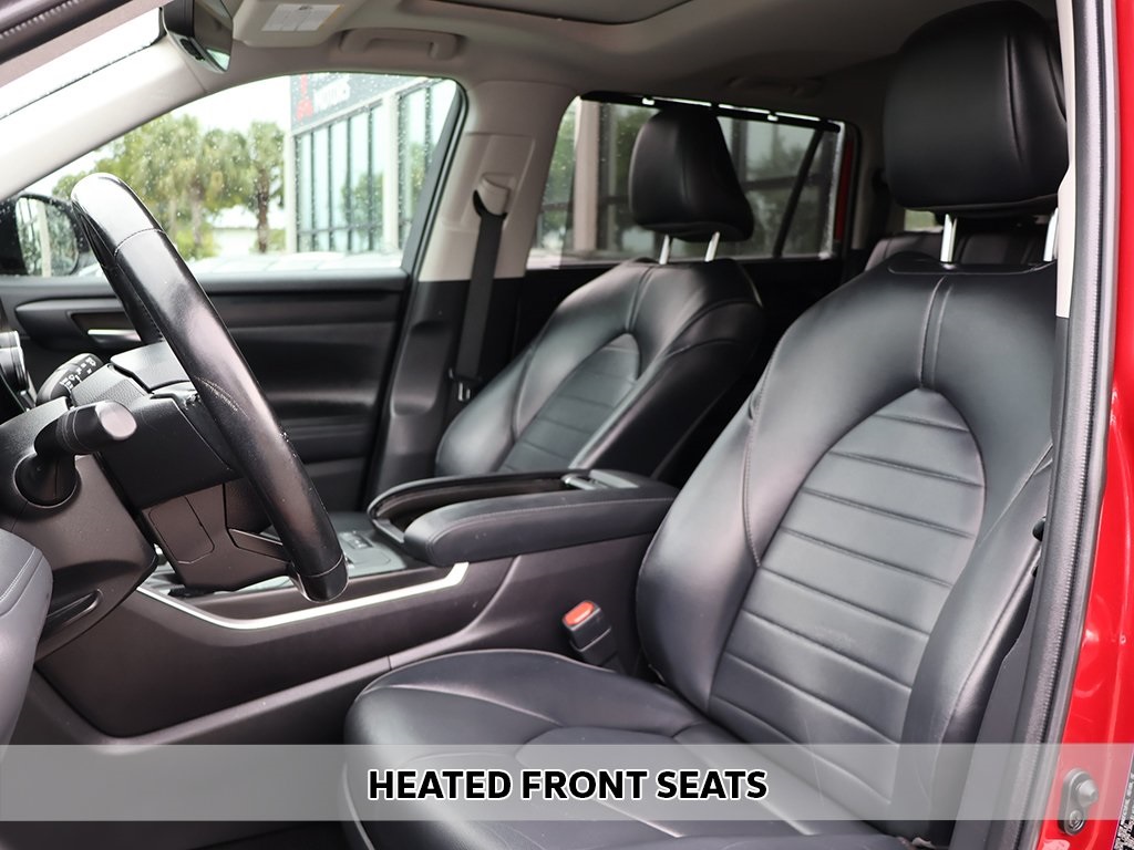 2022 Toyota Highlander XLE photo 3
