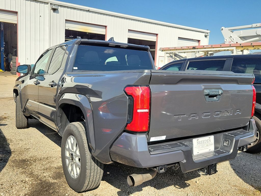 2024 Toyota Tacoma SR5 photo 3