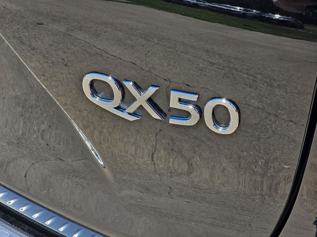 2022 Infiniti QX50 Essential photo 6