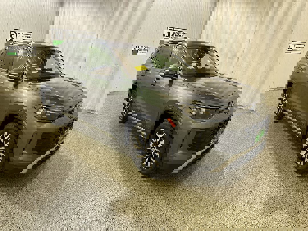 2026 Volkswagen Tiguan S's photo