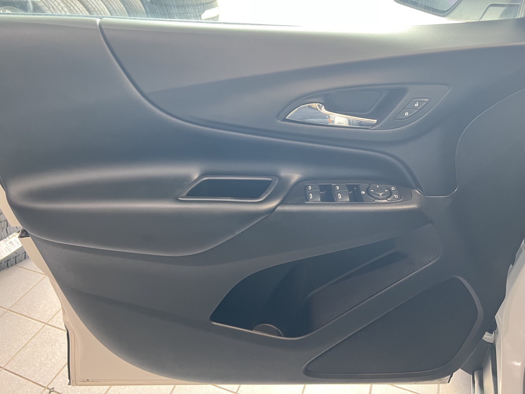 2020 Chevrolet Equinox LT photo 12