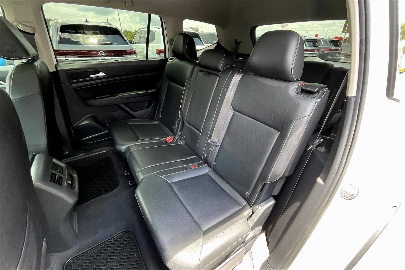 2021 Volkswagen Atlas SE Technology R-Line photo 19