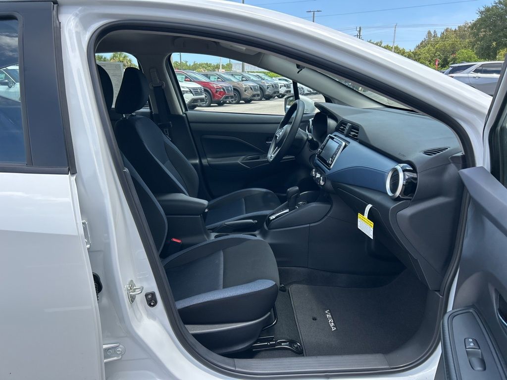 2025 Nissan Versa SV photo 27