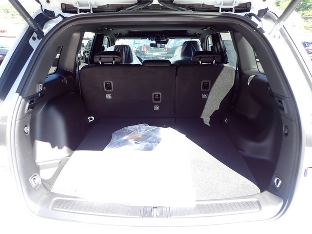 2025 Jeep Grand Cherokee Laredo photo 4