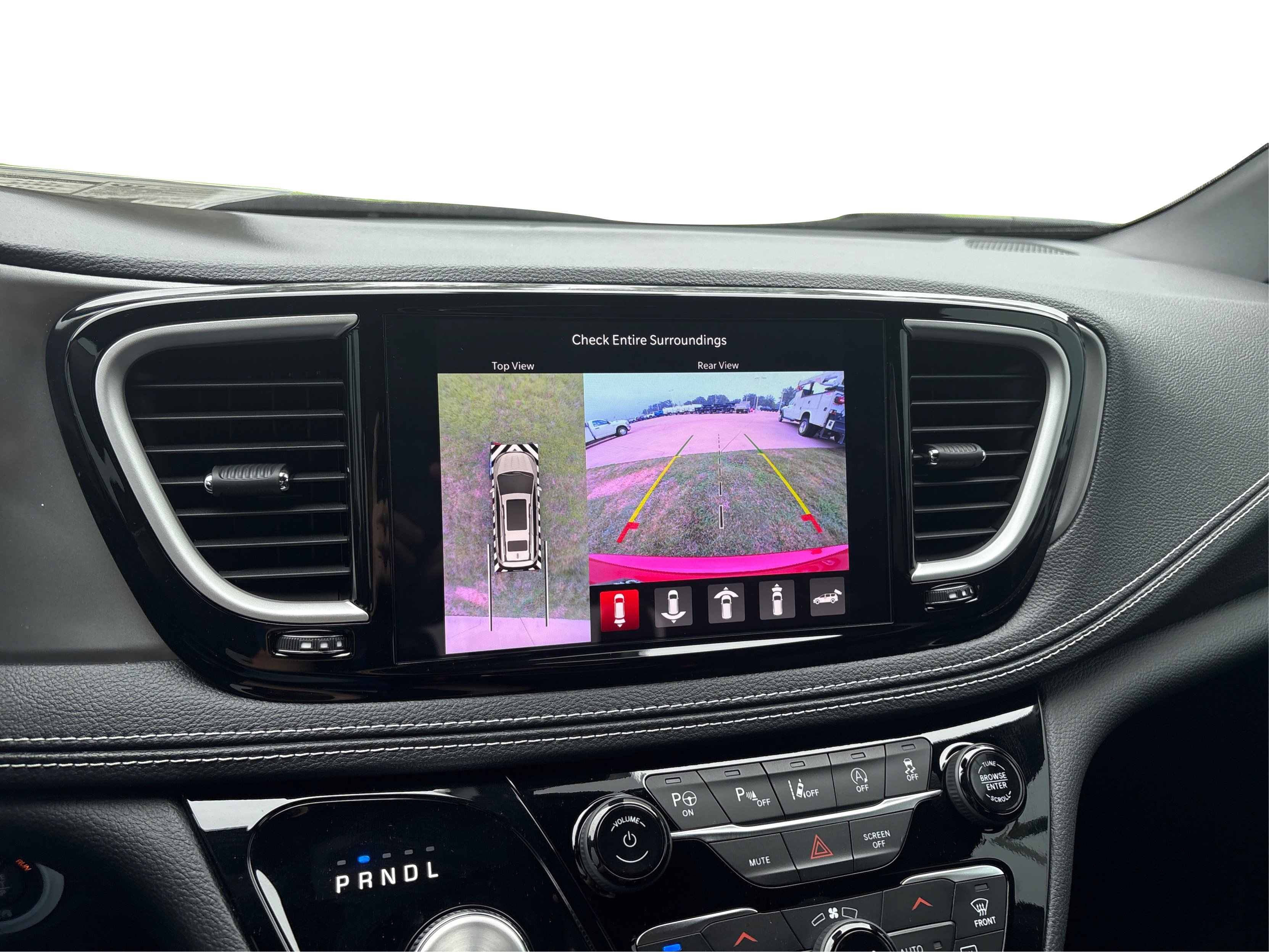 2025 Chrysler Pacifica photo 23