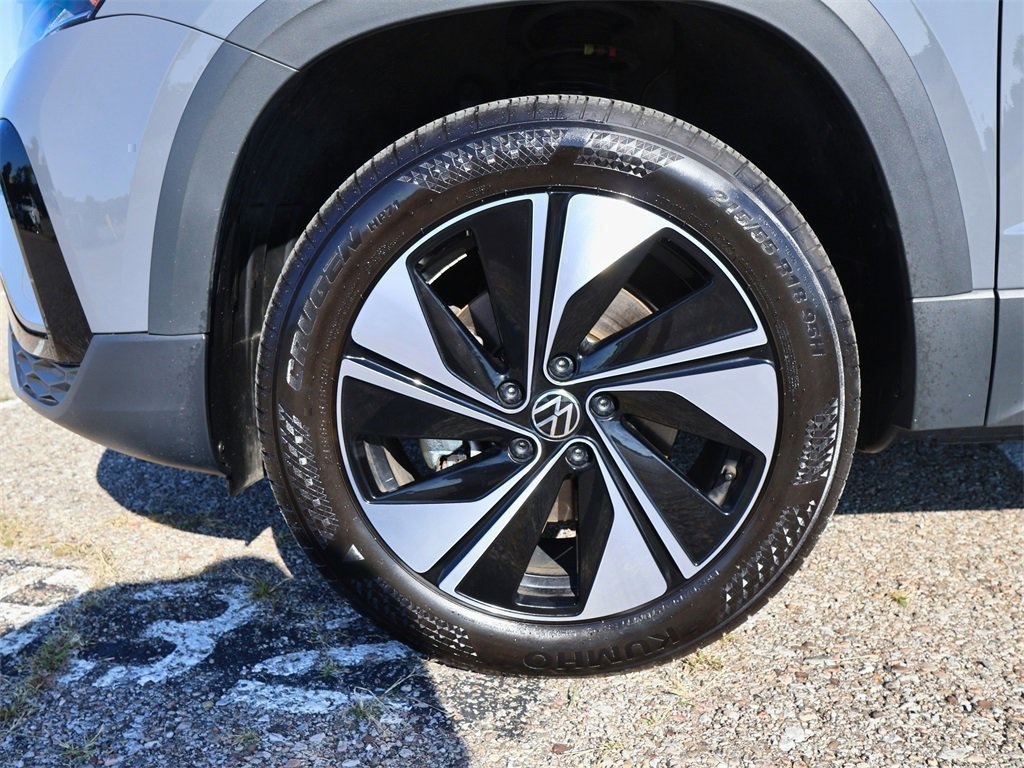 2024 Volkswagen Taos SE photo 8