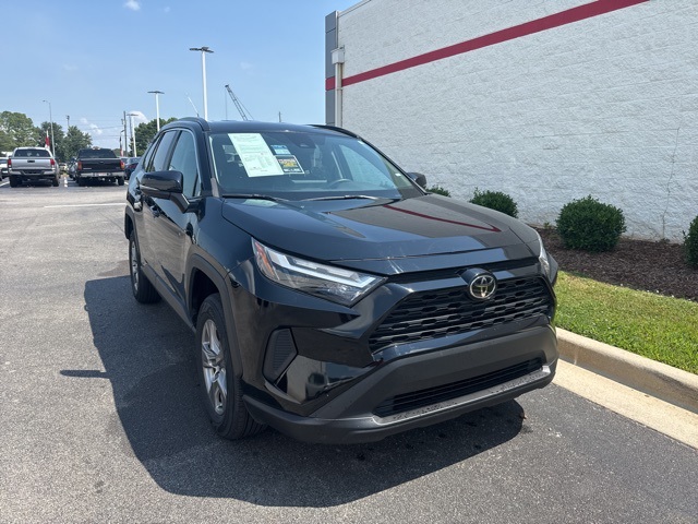 2023 Toyota RAV4 XLE's photo