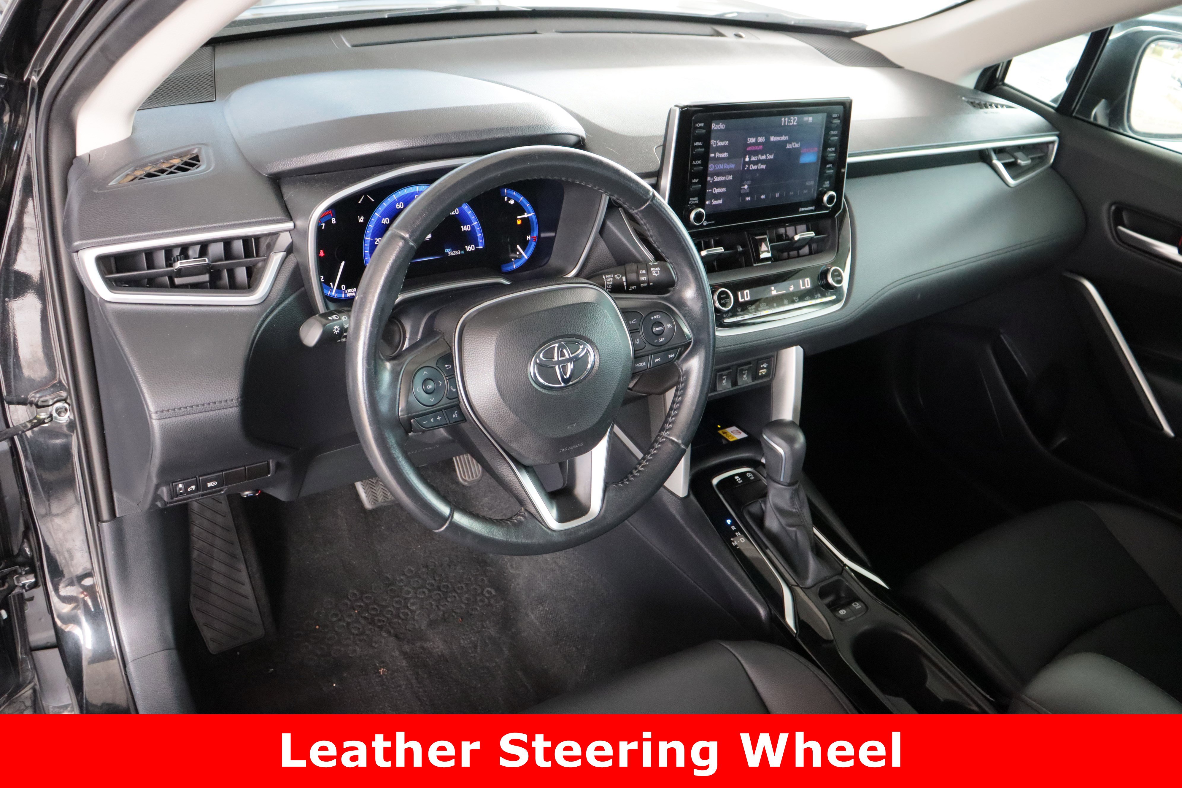 2022 Toyota Corolla Cross XLE photo 12