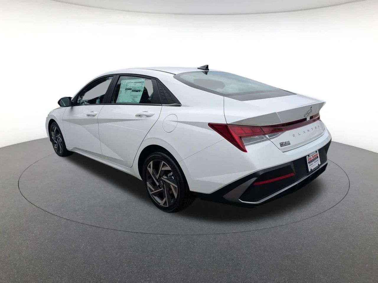 2025 Hyundai Elantra Limited photo 7