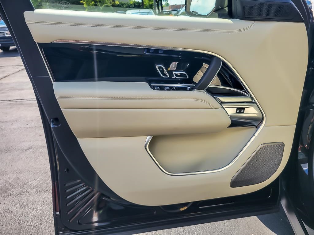 2025 Land Rover Range Rover Autobiography photo 17