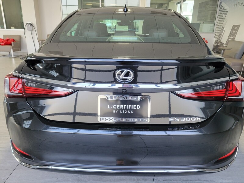 2025 Lexus ES 300h Luxury photo 4