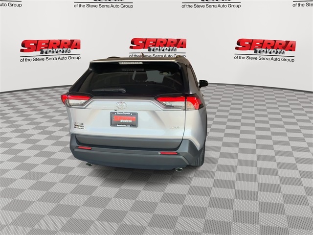 2024 Toyota RAV4 XLE photo 8