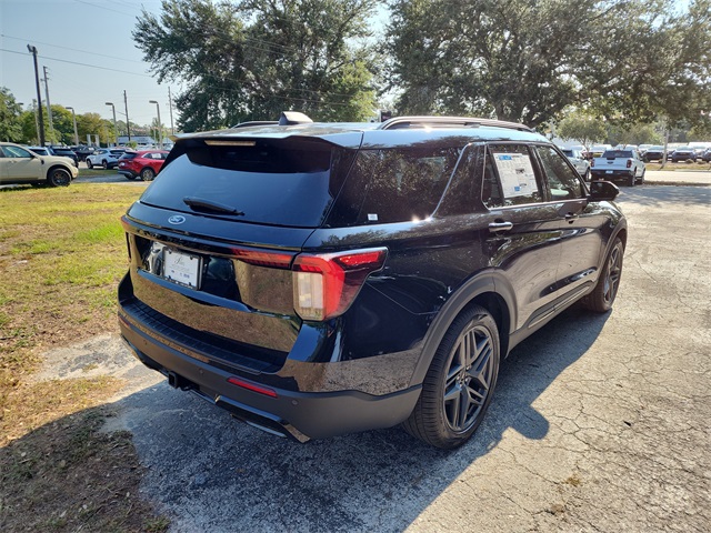 2025 Ford Explorer ST-Line photo 2