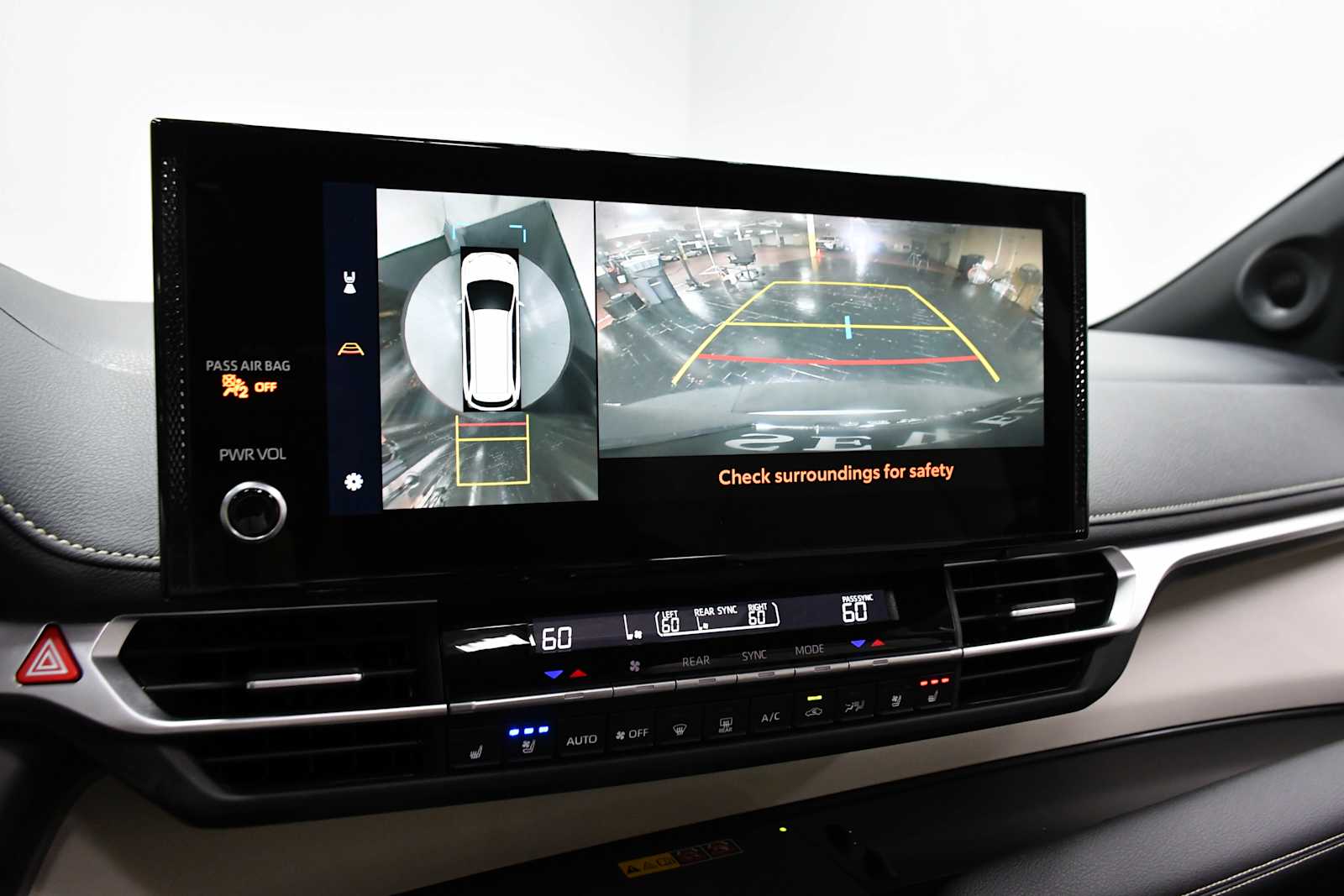 2025 Toyota Sienna Platinum photo 17