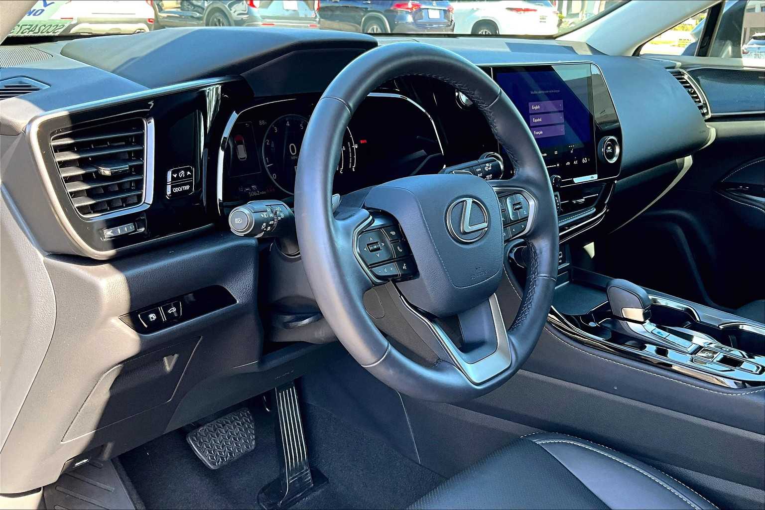 2025 Lexus NX 250 photo 16