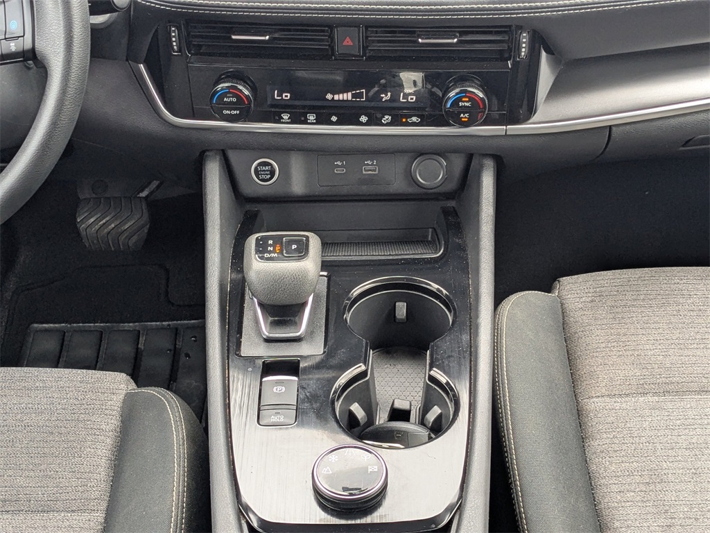 2022 Nissan Rogue SV photo 19