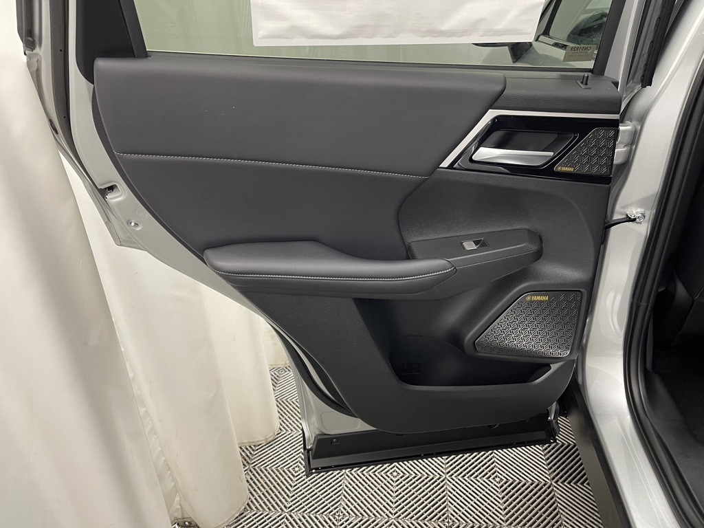 2025 Mitsubishi Outlander SE photo 24