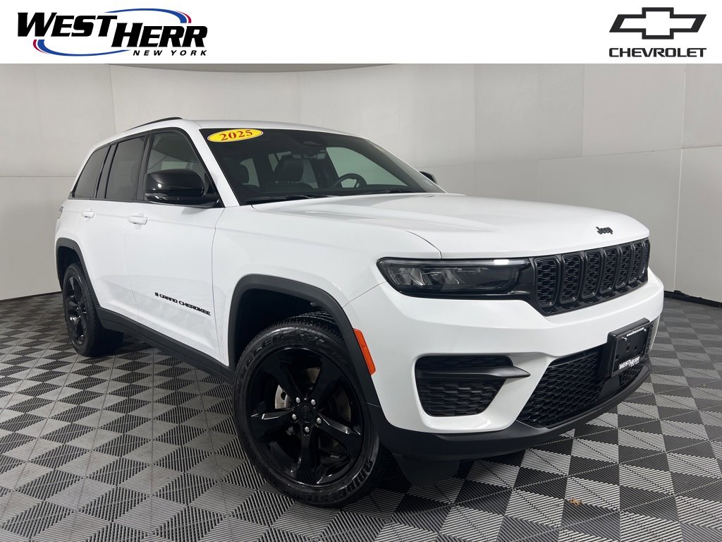 2025 Jeep Grand Cherokee Altitude's photo