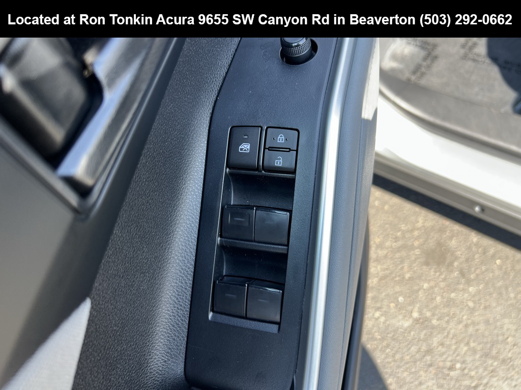 2023 Toyota Highlander L photo 10