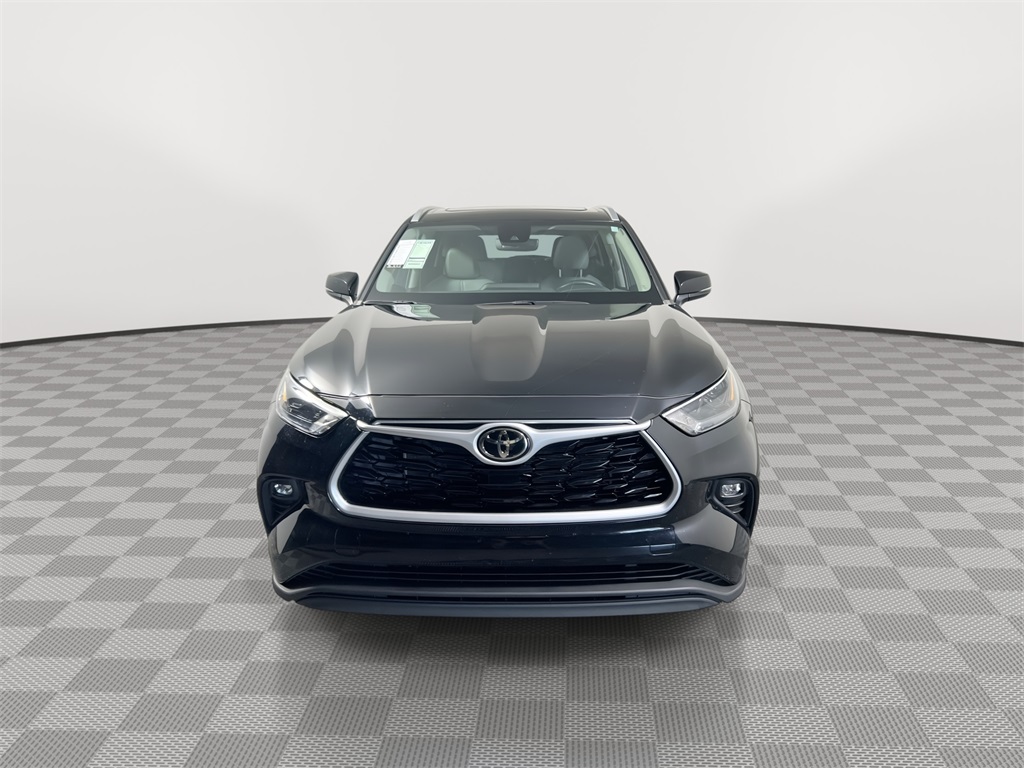2023 Toyota Highlander XLE photo 2