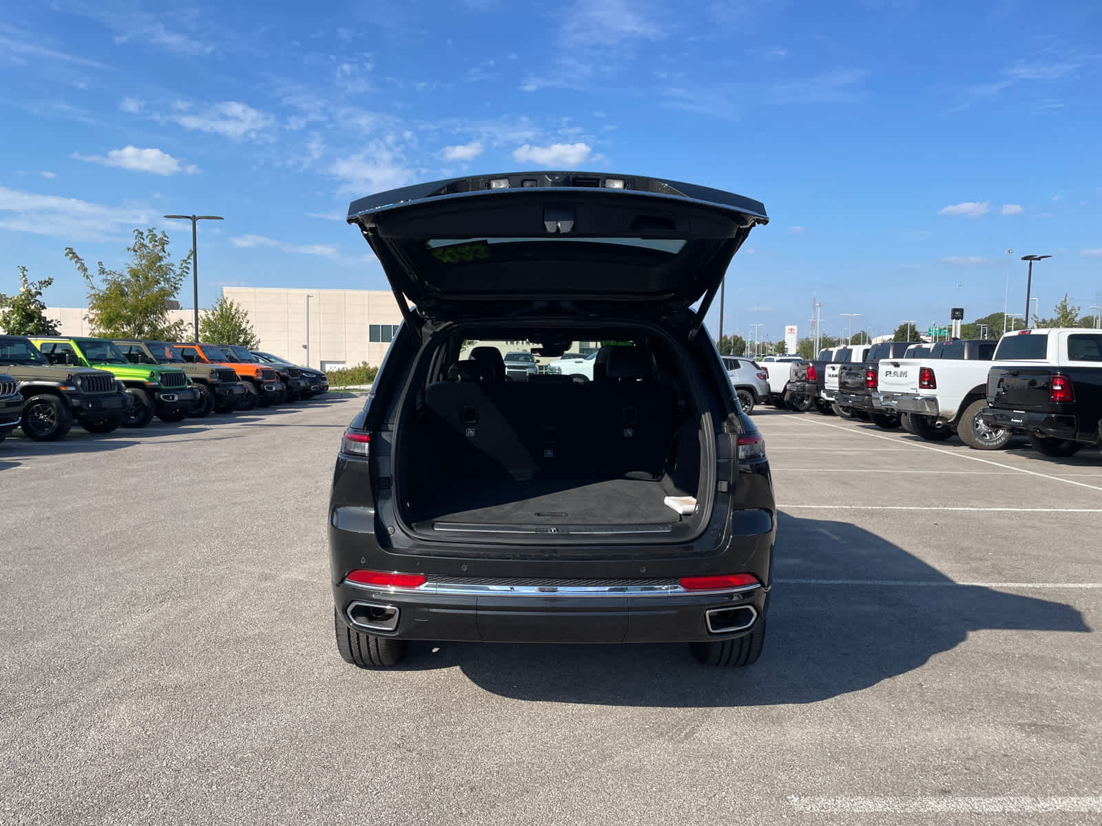 2023 Jeep Cherokee Overland 4xe photo 7