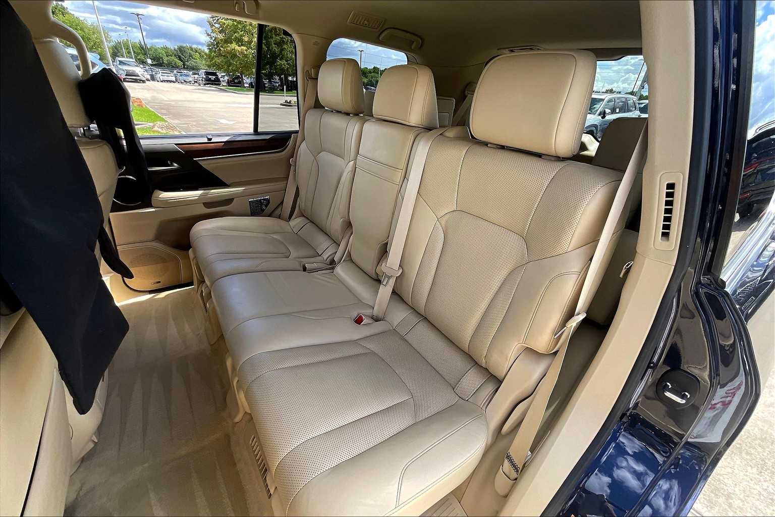 2017 Lexus LX 570 photo 17
