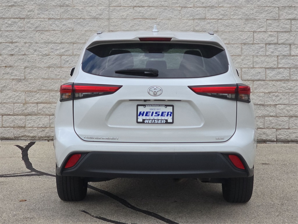 2023 Toyota Highlander XLE photo 11