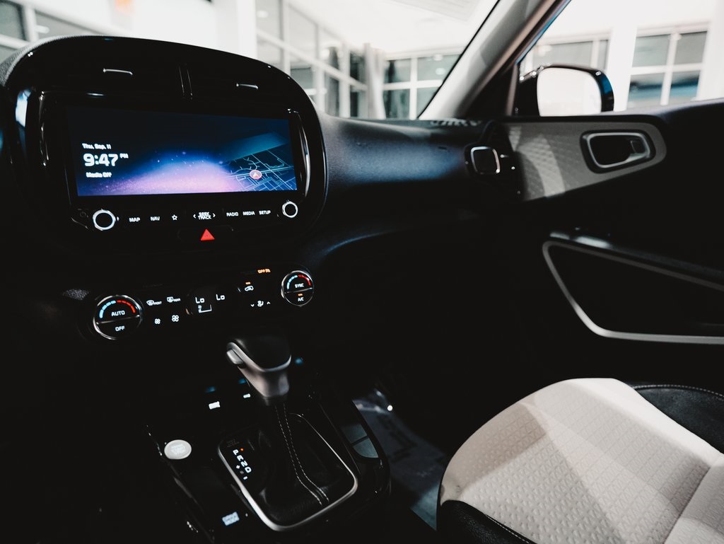2023 Kia Soul GT-Line photo 18