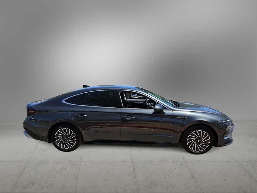 2025 Hyundai Sonata Hybrid Limited photo 9