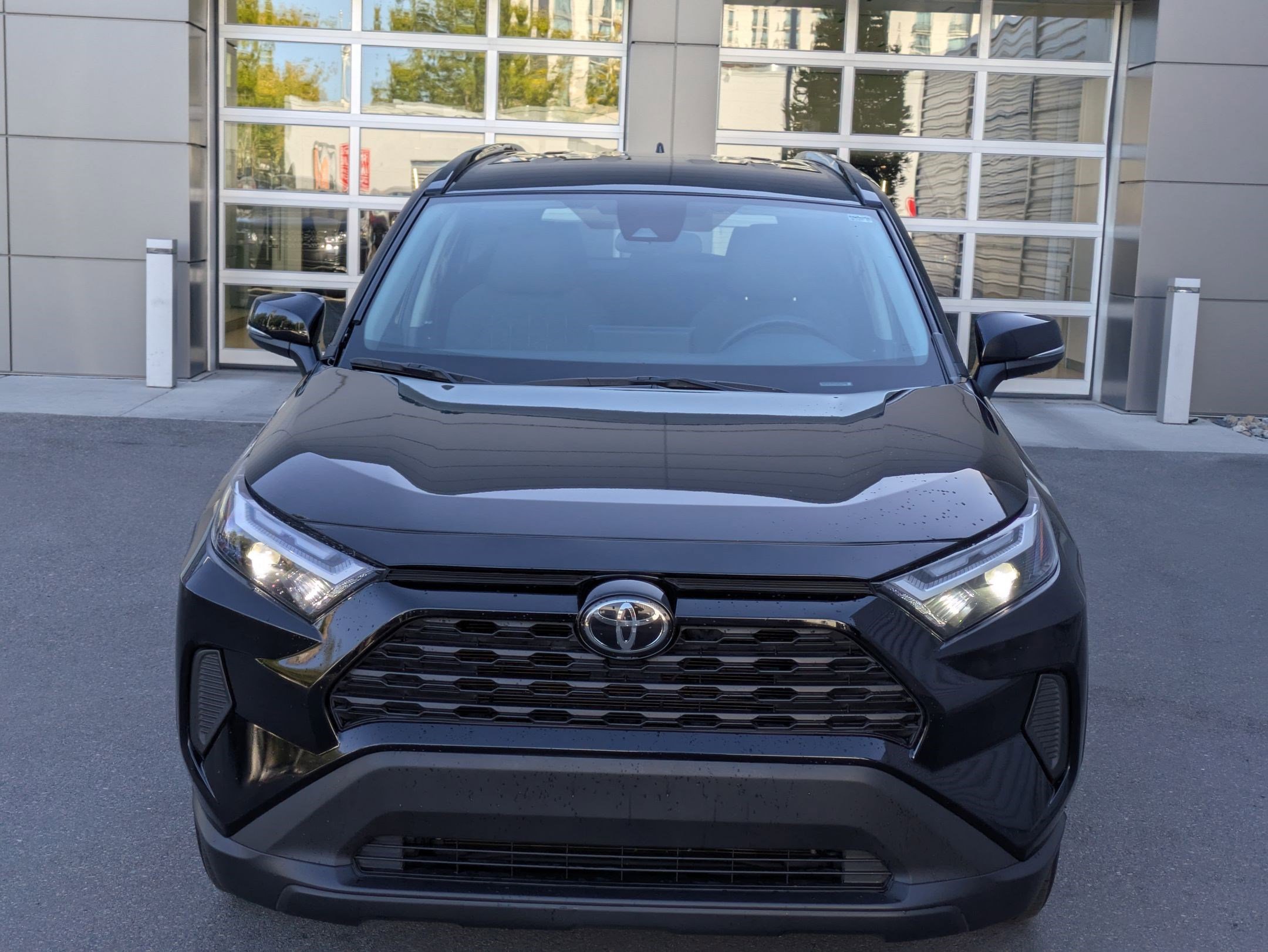 2024 Toyota RAV4 XLE photo 9