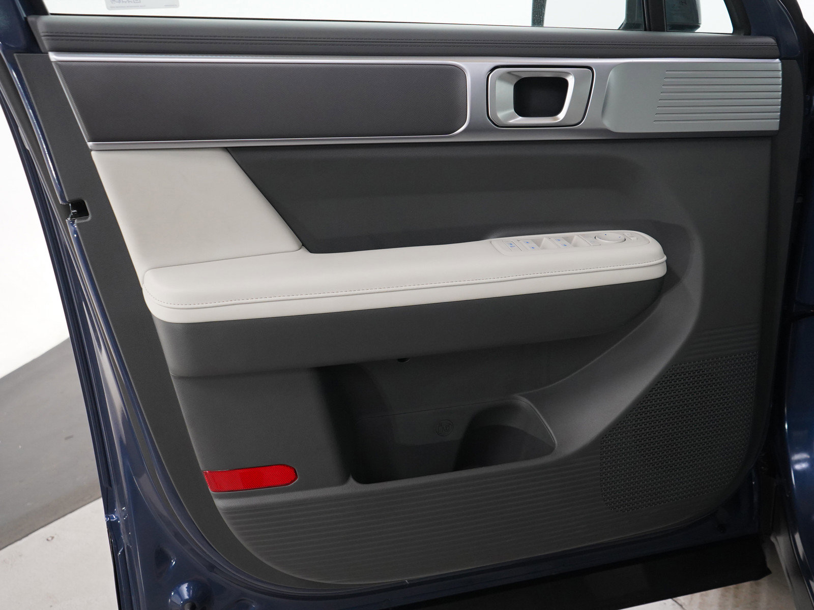 2025 Hyundai Santa Fe SEL photo 18